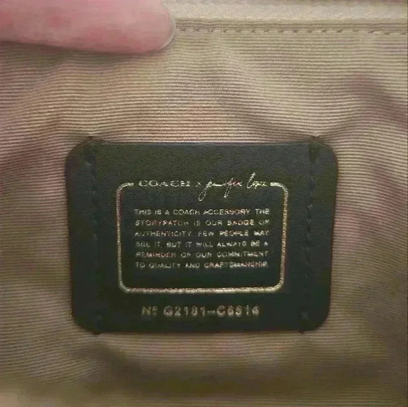 NWOT Coach X Jennifer Lopez Corner Zip Wristlet with NYC Skyline - Picture 6 of 8